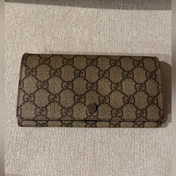 Authentic Gucci GG Wallet - Picture 1 of 3